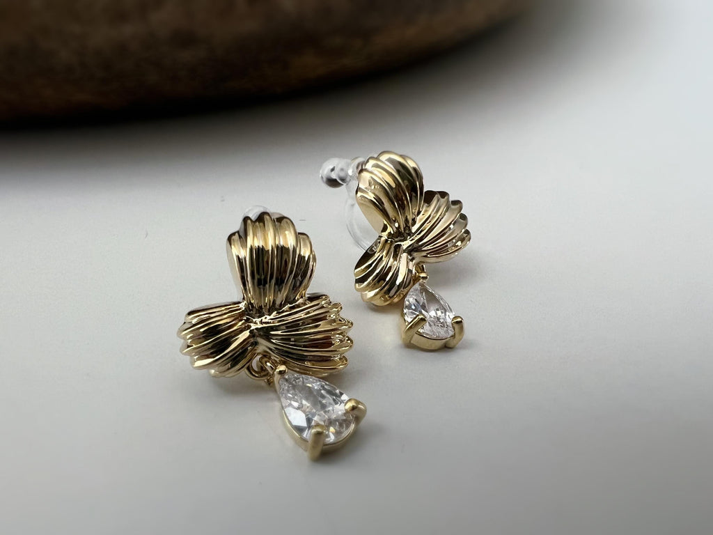 Boucles d'oreilles Clips INVISIBLES pendantes, feuilles couleur or Zircon goutte d'eau. clips d'oreilles confortable.