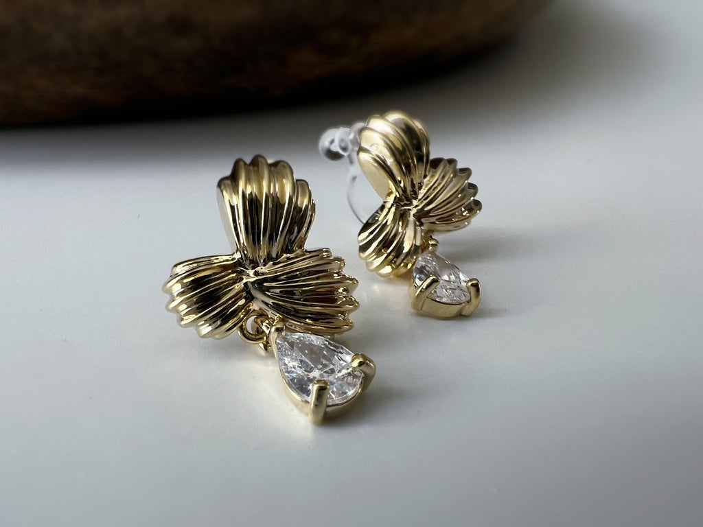 Boucles d'oreilles Clips INVISIBLES pendantes, feuilles couleur or Zircon goutte d'eau. clips d'oreilles confortable.