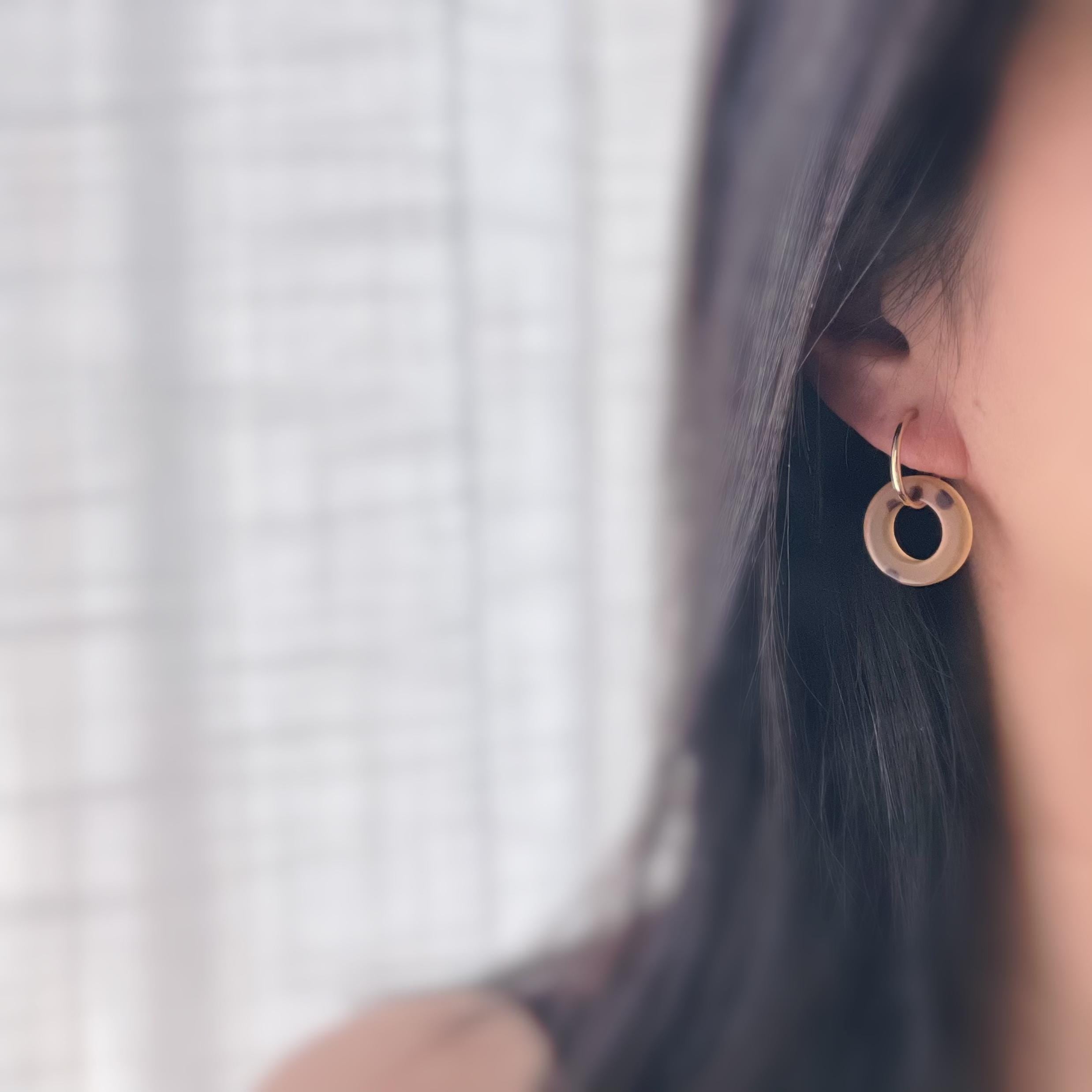 2 EN 1 Créoles Clips 18mm Or/ Argent Cercle écaille de tortue Marron. Clips d'oreilles Anneaux Or/ argent. Boucles d'oreilles.