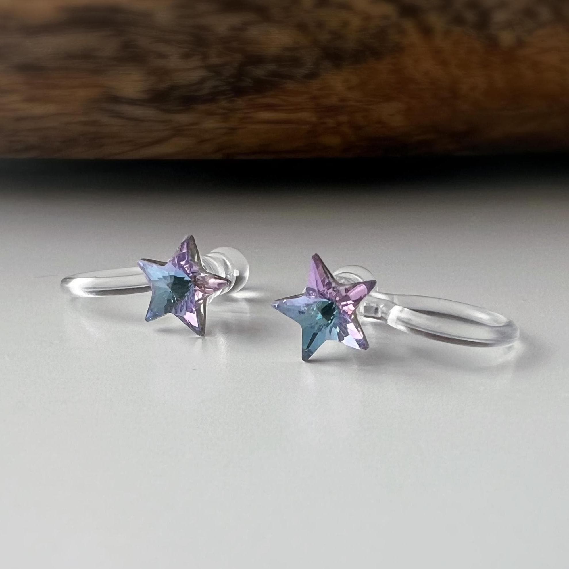 Mini étoile Cristaux PureCrystal Boucles d’oreilles clip légères et confortables, idéales pour illuminer vos tenues sans perçage.