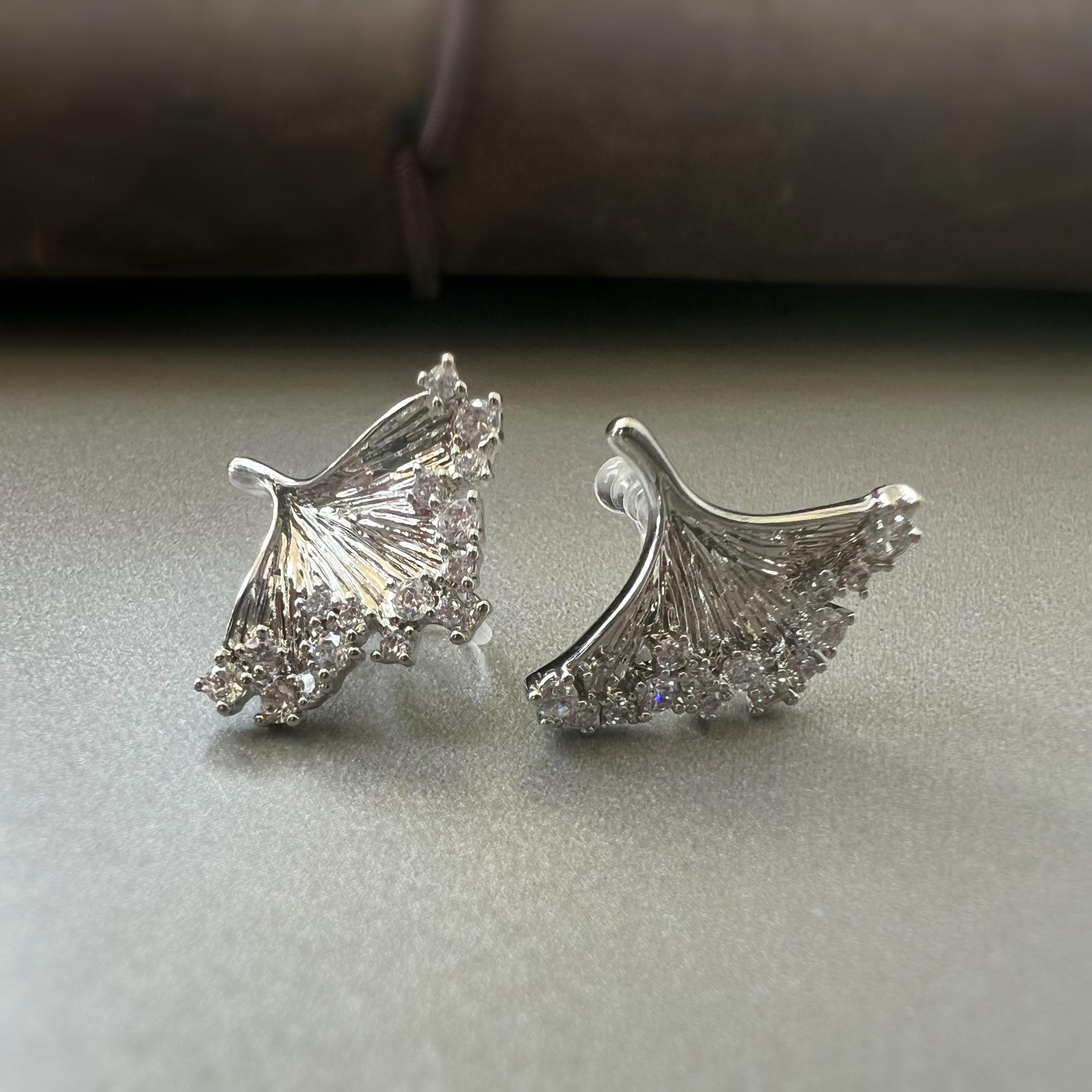 Boucles d’oreilles CLIPS feuille de ginkgo scintillante, élégantes et confortables, zircon raffiné, style naturel sans perçage