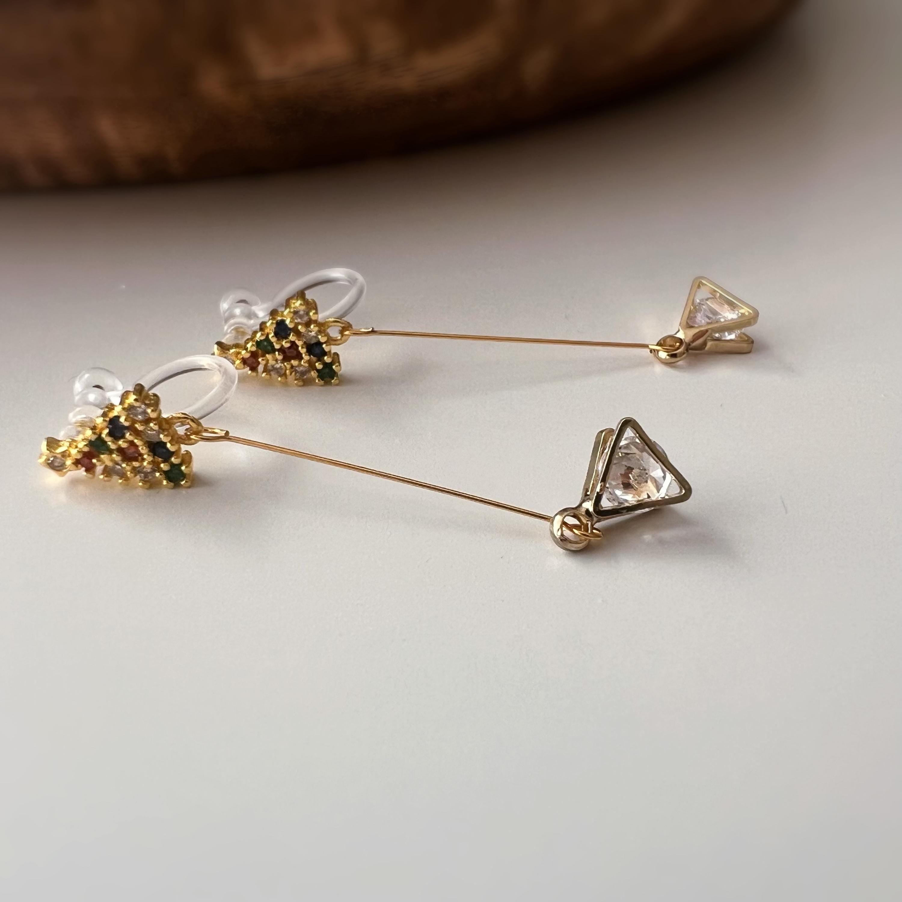 Boucles d’oreilles CLIPS dorées Sapin de Noël & cristal triangulaire – longues, sans perçage, élégantes et scintillantes