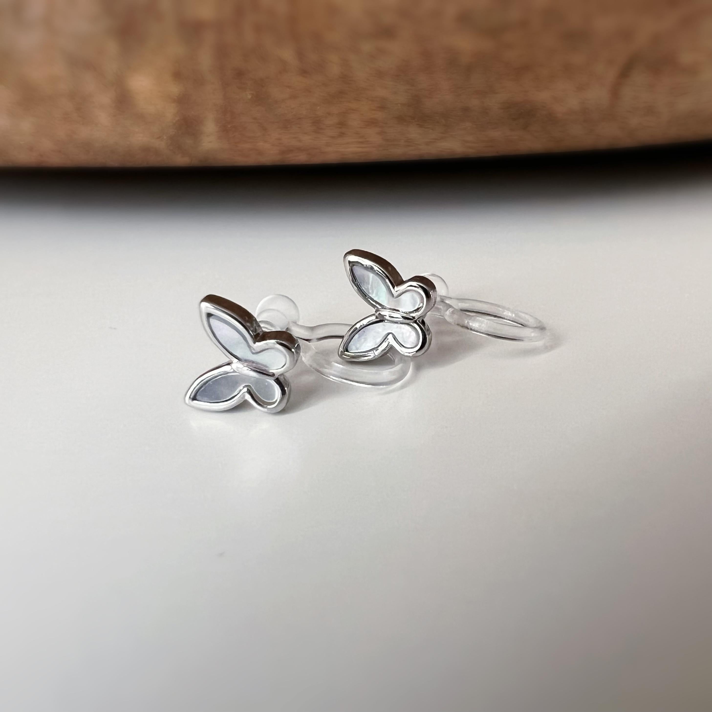 Mini CLIPS d'oreilles invisibles couleur Or petit papillon nacre blanche Boucles d'oreilles délicat minimaliste