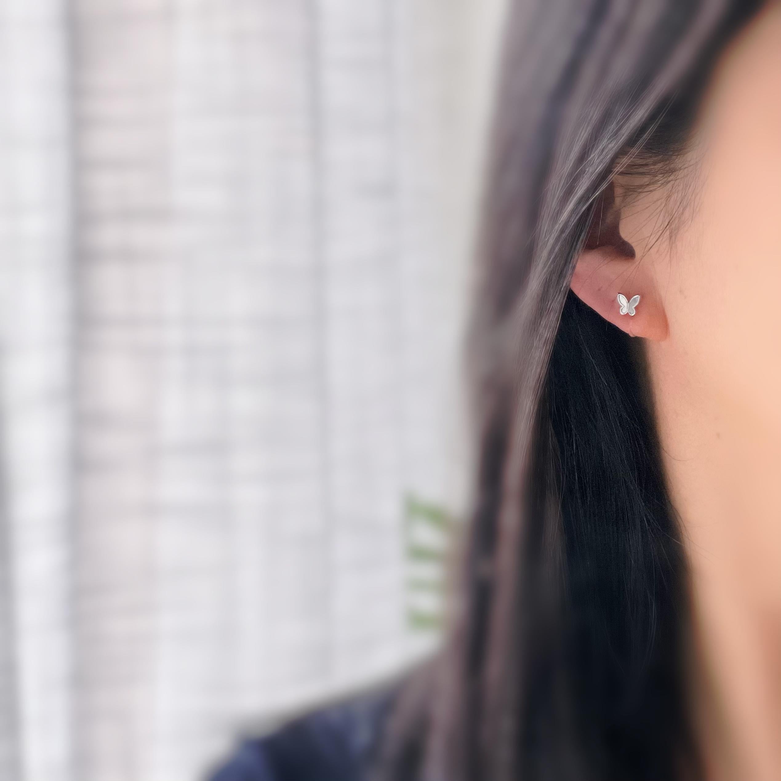 Mini CLIPS d'oreilles invisibles couleur Or petit papillon nacre blanche Boucles d'oreilles délicat minimaliste