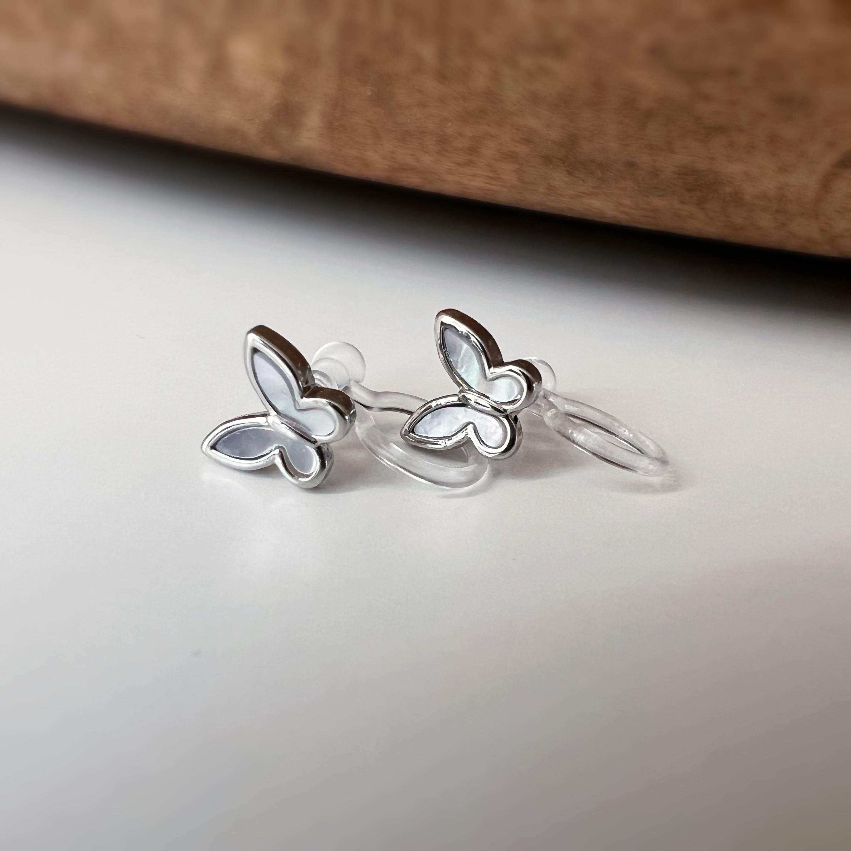 Mini CLIPS d'oreilles invisibles couleur Or petit papillon nacre blanche Boucles d'oreilles délicat minimaliste