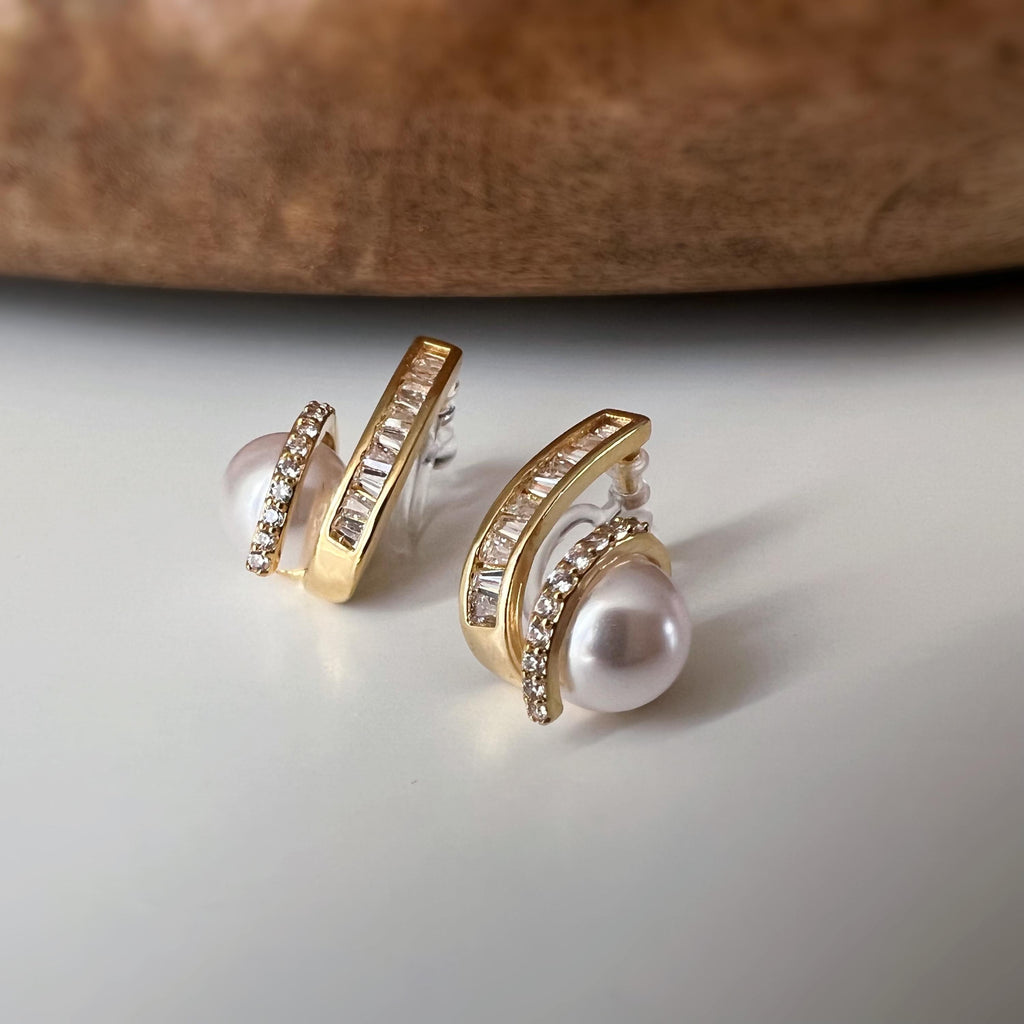 Clips d’oreilles double ligne zircon avec perle blanche – couleur or / argent– Style élégant