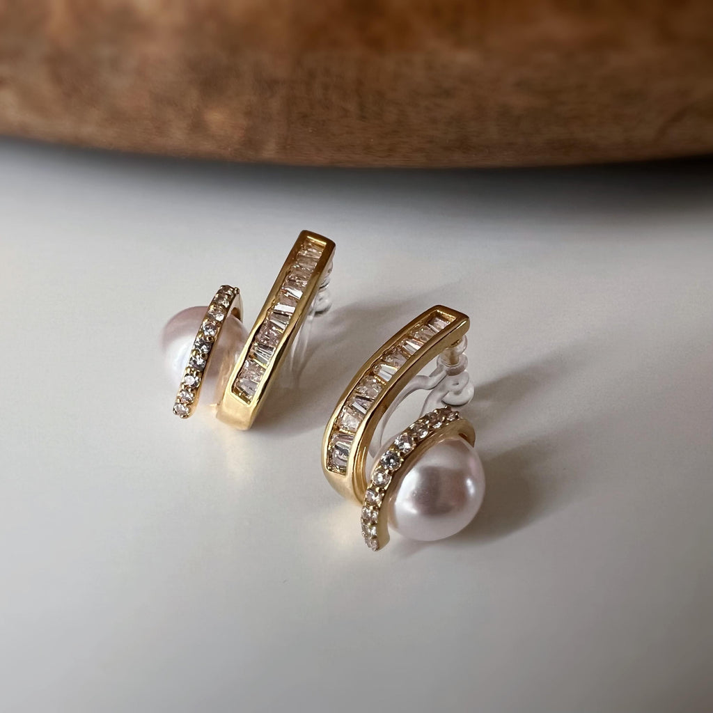 Clips d’oreilles double ligne zircon avec perle blanche – couleur or / argent– Style élégant