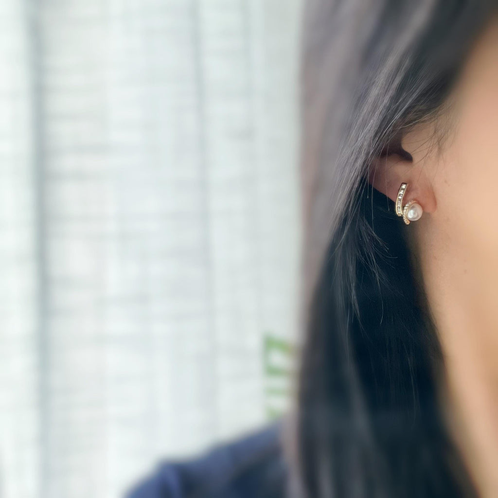 Clips d’oreilles double ligne zircon avec perle blanche – couleur or / argent– Style élégant