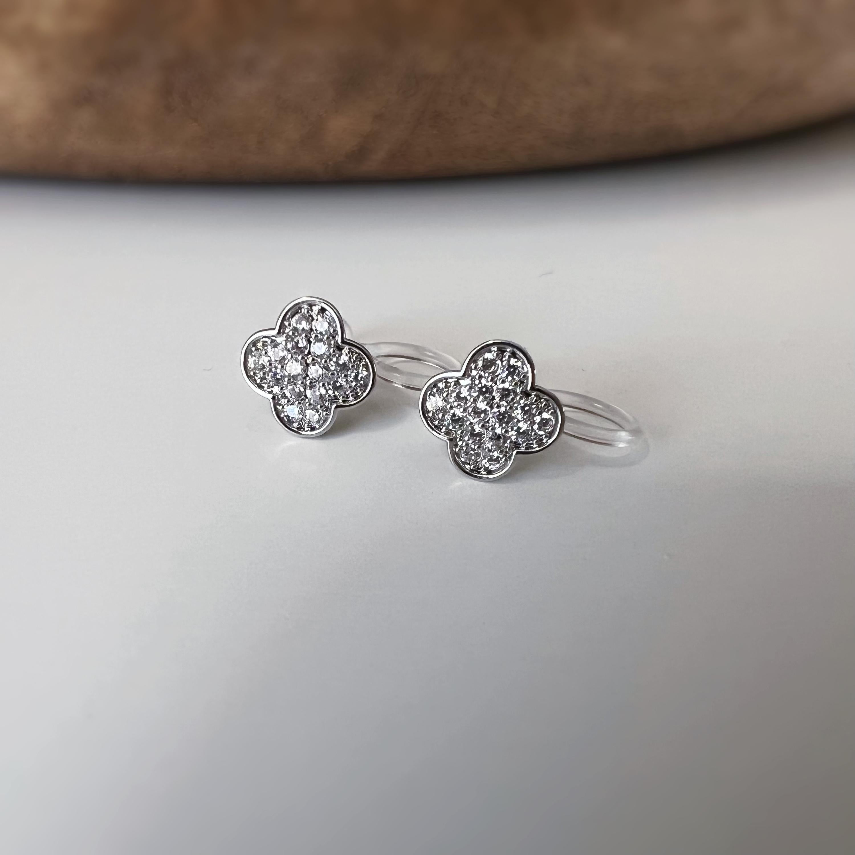 Clips d’oreilles sans perçage fleur strass couleur or et couleur argent – petites boucles clips élégantes en résine transparente