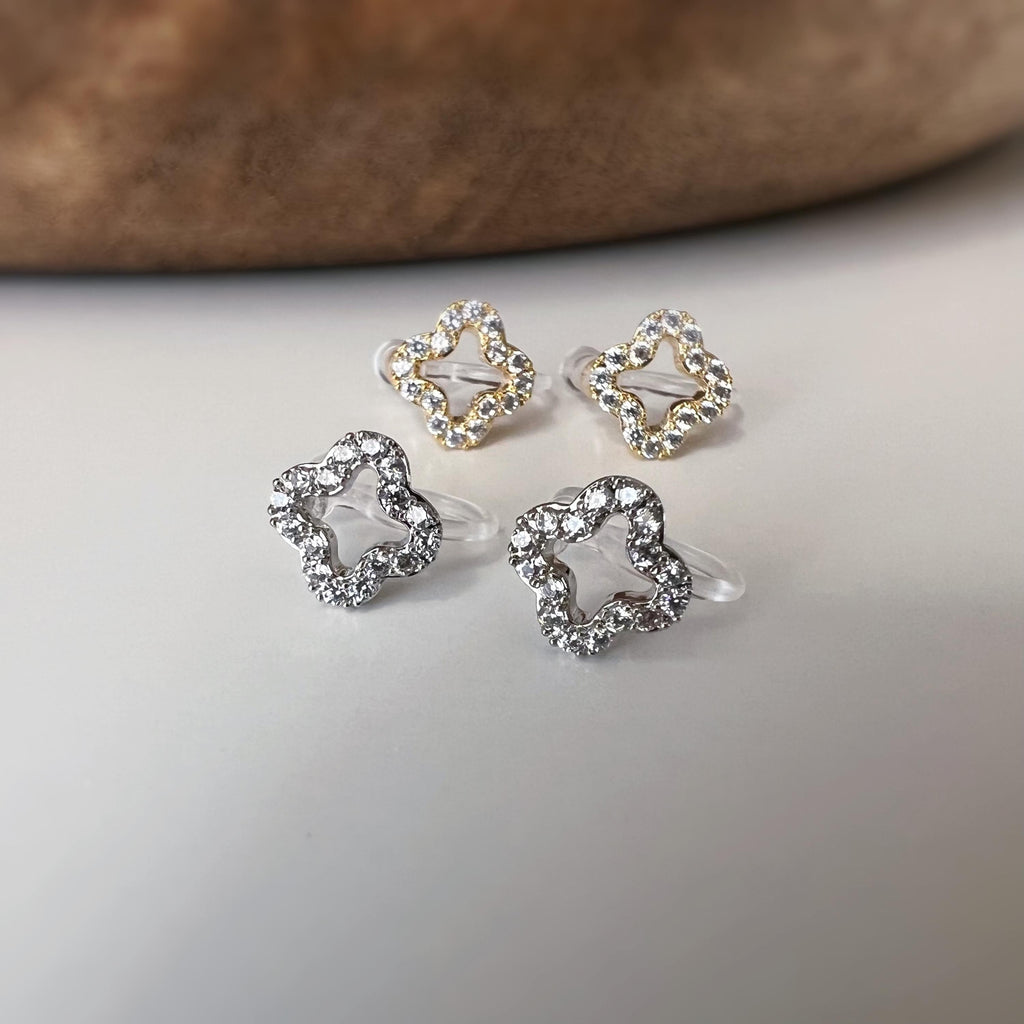 Clips d’oreilles sans perçage fleur strass couleur or et couleur argent – petites boucles clips élégantes en résine transparente