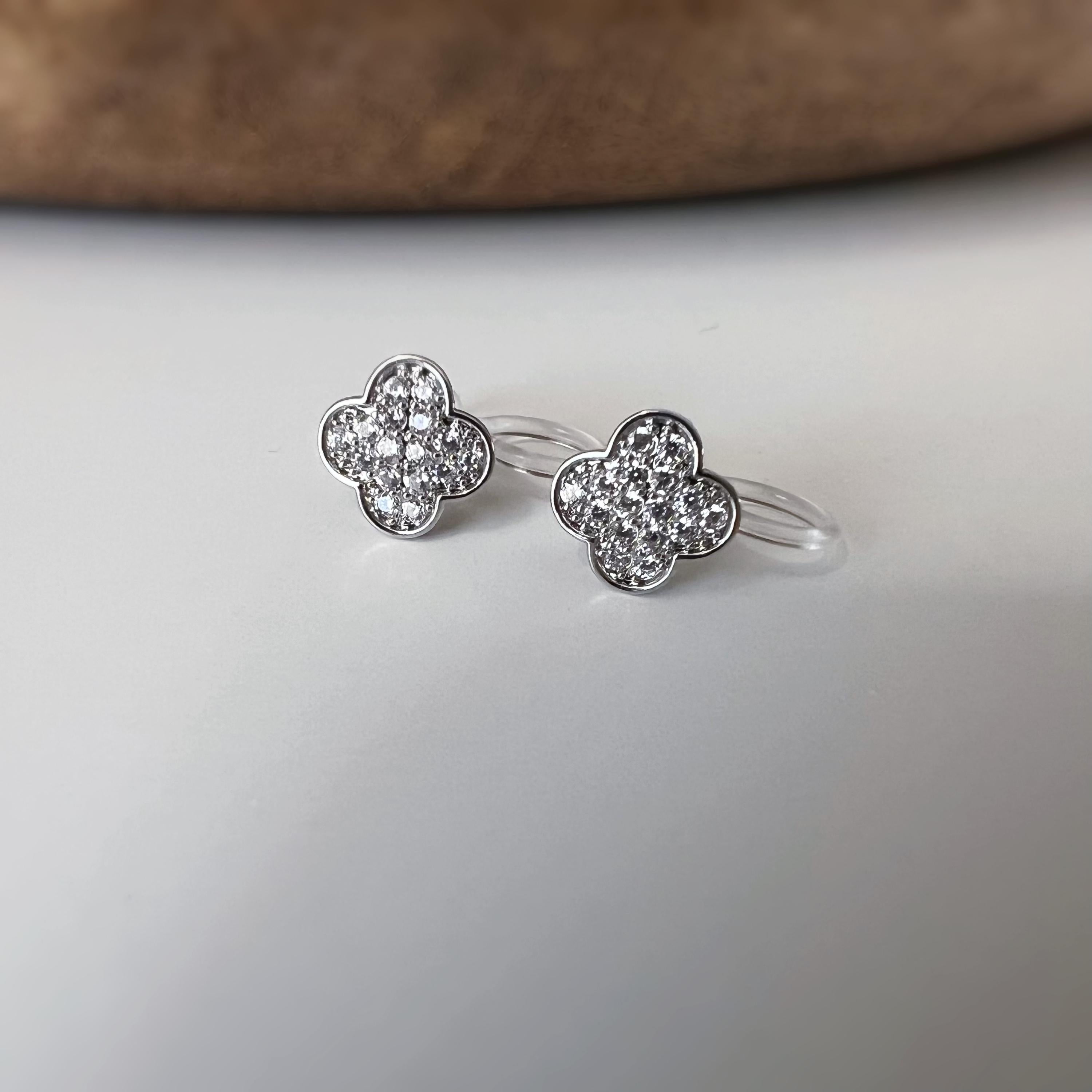 Clips d’oreilles sans perçage fleur strass couleur or et couleur argent – petites boucles clips élégantes en résine transparente