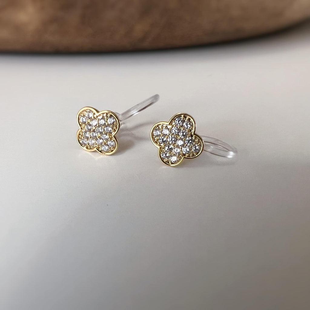 Clips d’oreilles sans perçage fleur strass couleur or et couleur argent – petites boucles clips élégantes en résine transparente