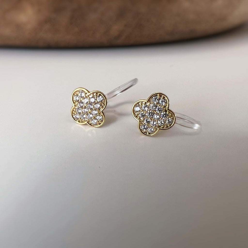 Clips d’oreilles sans perçage fleur strass couleur or et couleur argent – petites boucles clips élégantes en résine transparente