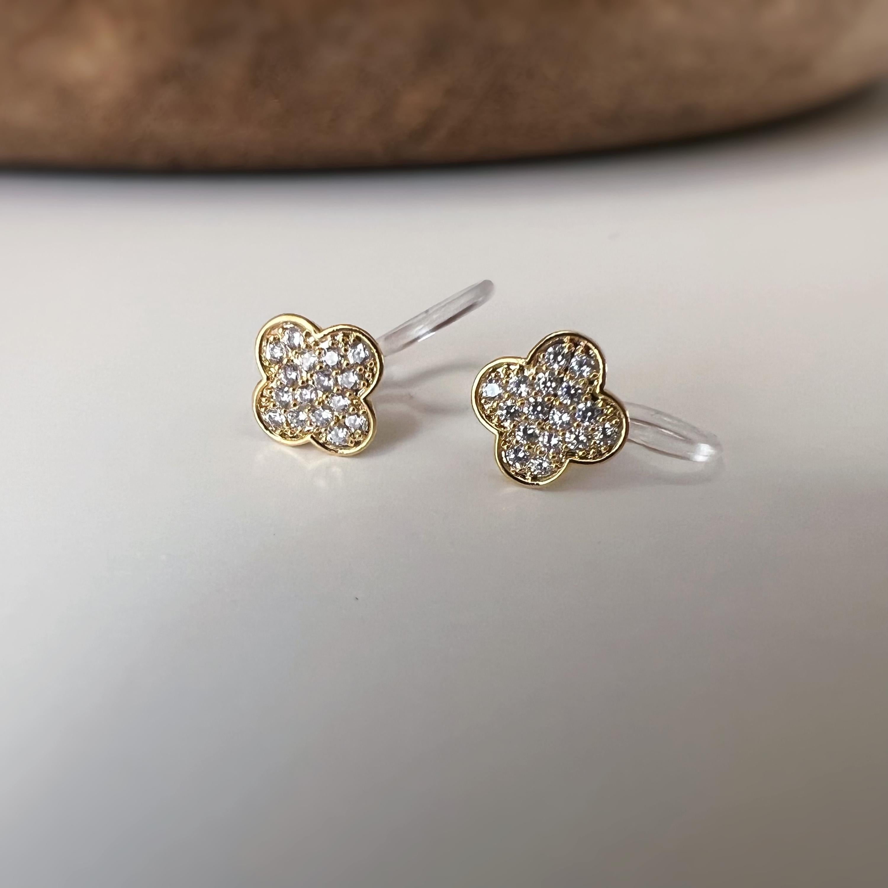 Clips d’oreilles sans perçage fleur strass couleur or et couleur argent – petites boucles clips élégantes en résine transparente