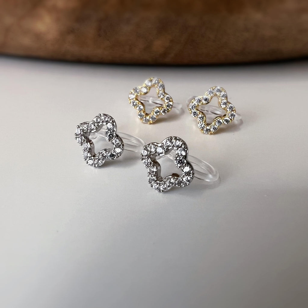 Clips d’oreilles sans perçage fleur strass couleur or et couleur argent – petites boucles clips élégantes en résine transparente