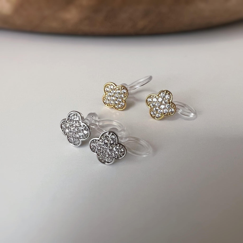 Clips d’oreilles sans perçage fleur strass couleur or et couleur argent – petites boucles clips élégantes en résine transparente