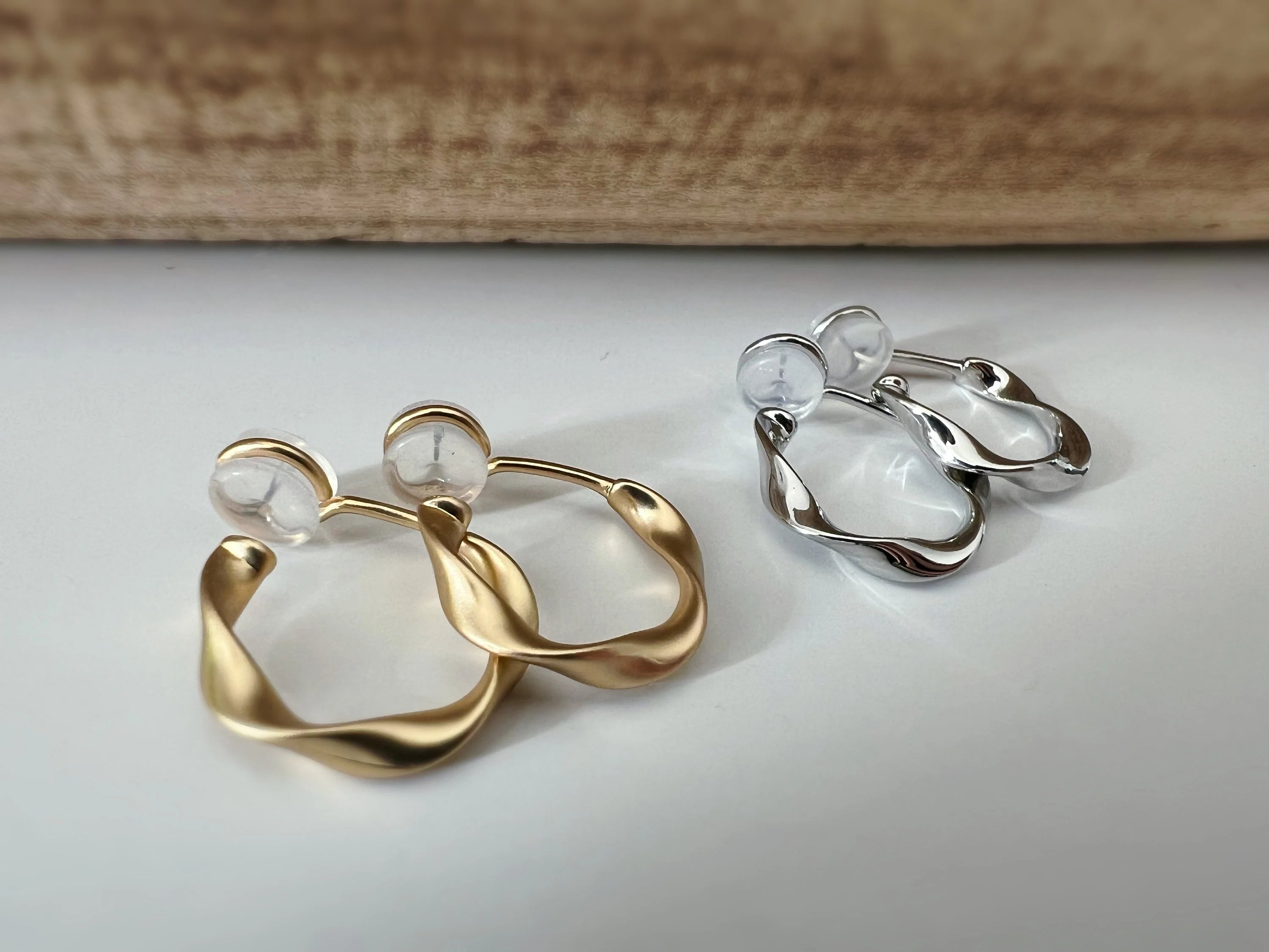 Twisted Circle 20mm - U Clip-on Earrings 