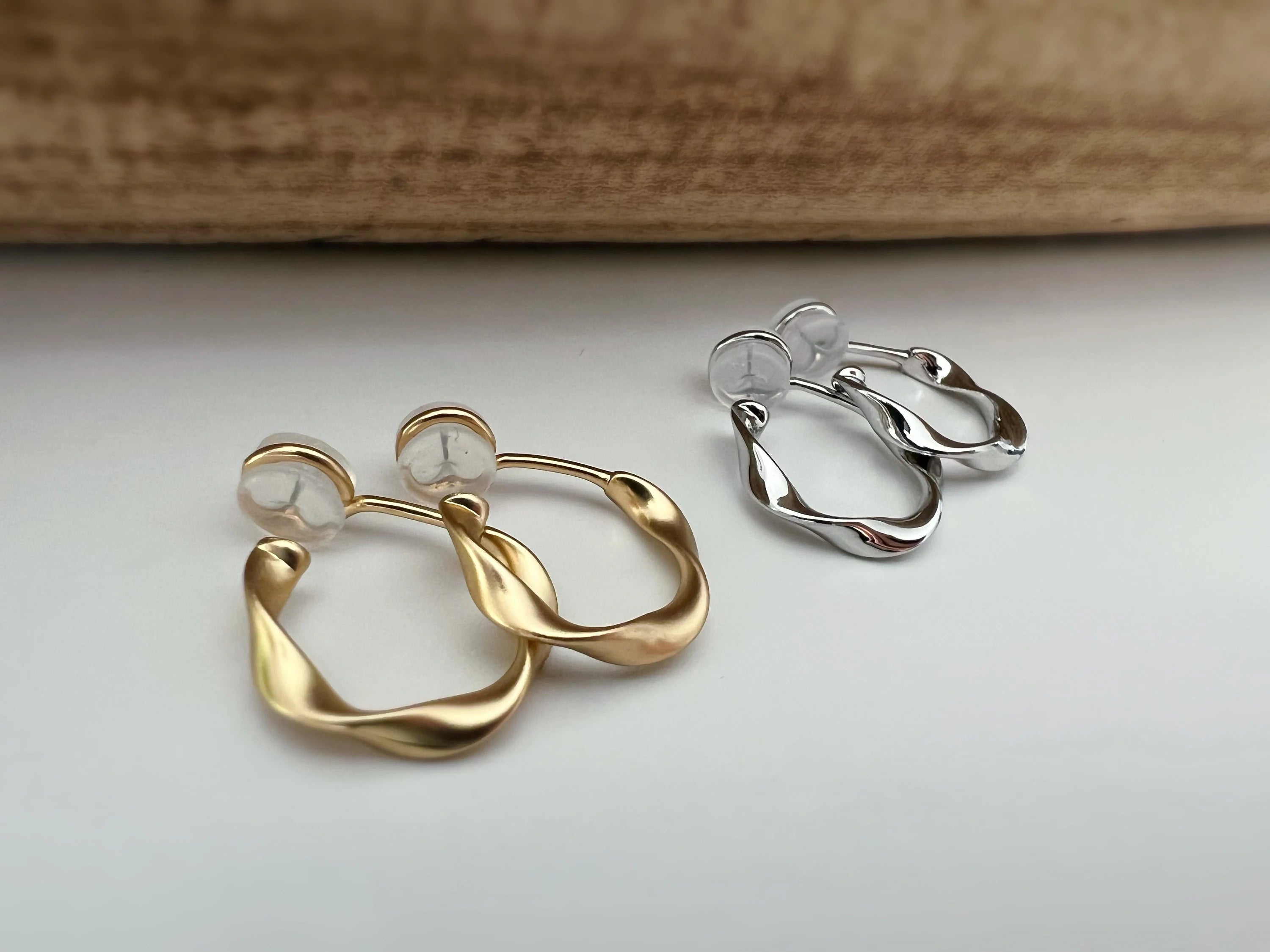 Twisted Circle 20mm - U Clip-on Earrings 