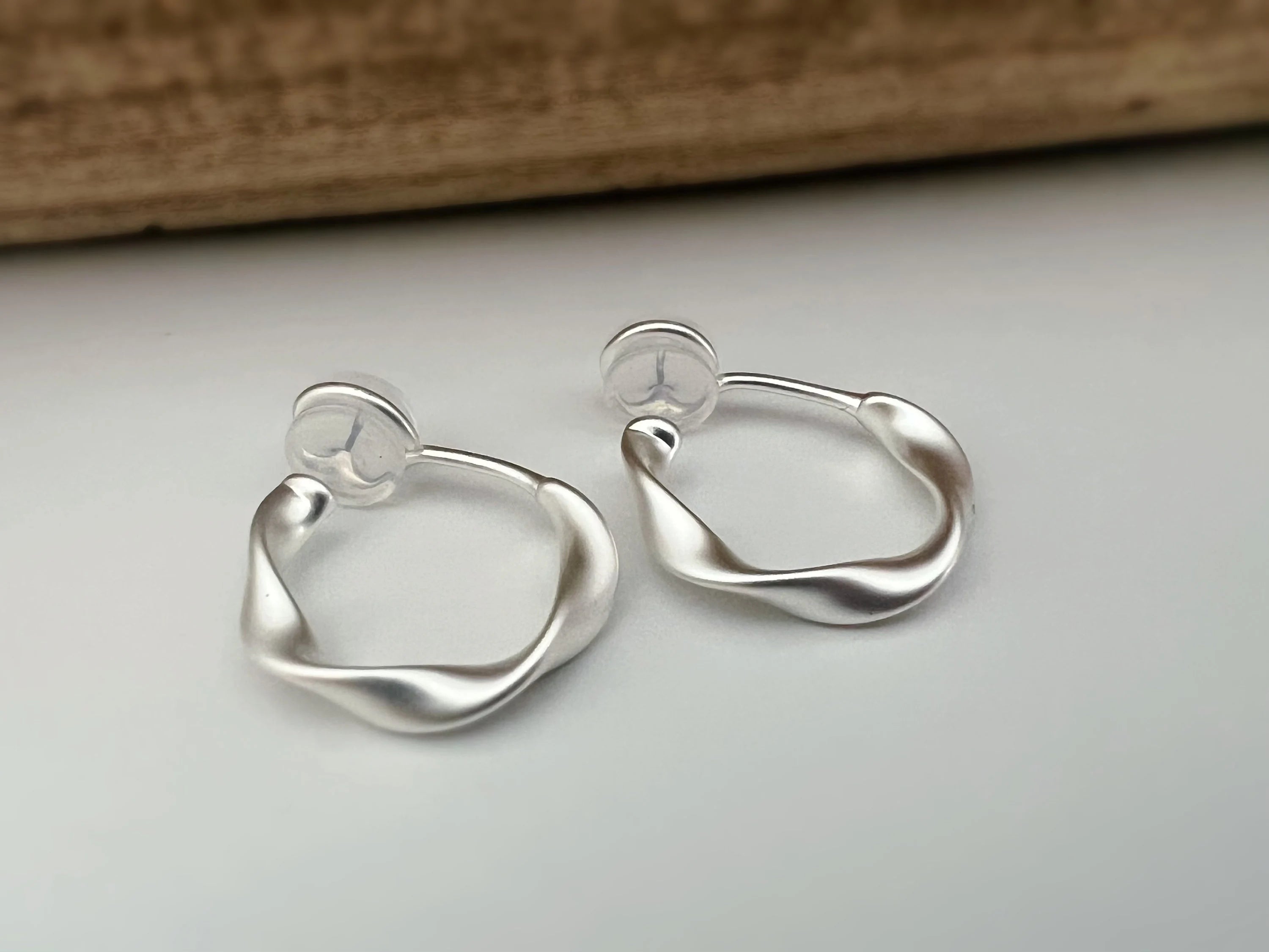 Twisted Circle 20mm - U Clip-on Earrings 