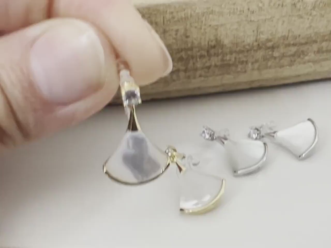 Invisible ear CLIPS Gold / Silver White mother-of-pearl fan shape Small round Zircon. Delicate minimalist earrings