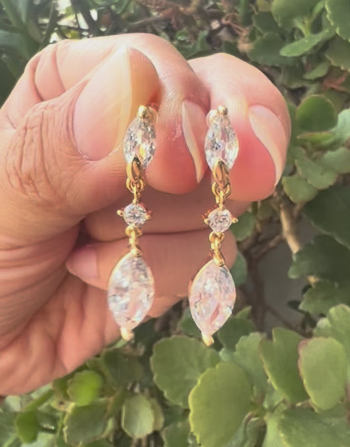 Clips d'oreilles goutte zircon pendante