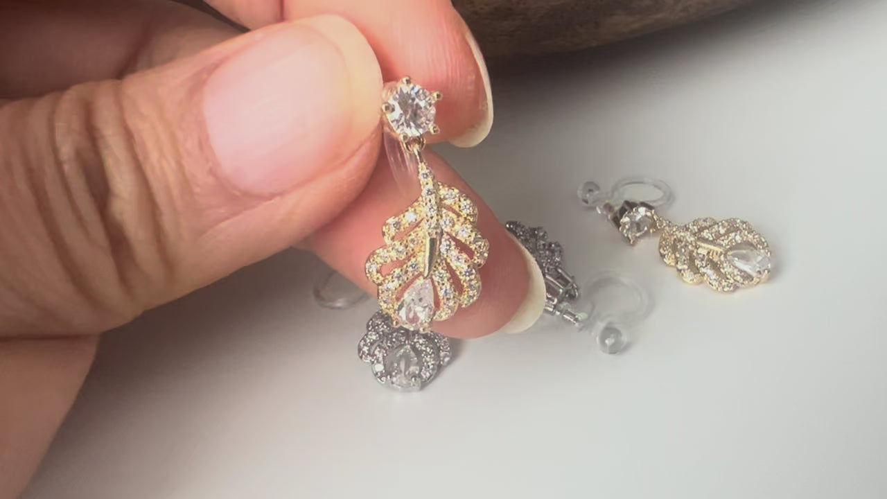 Clips d’oreilles plume scintillante – Argent / Or – Inspiration plume de phénix