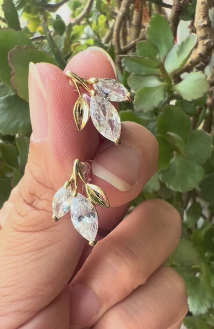 Feuille Élégante – Zircons Or Argent