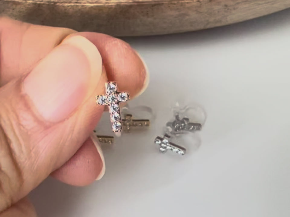 Clips d’oreilles croix avec zircons Style minimaliste