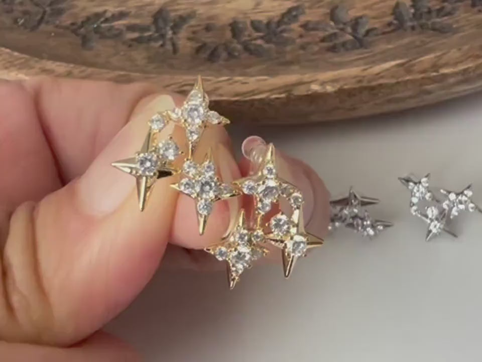 Clips d’oreilles en forme d’étoiles scintillantes zircon couleur argent/ or parfait pour illuminer vos looks sans avoir les oreilles percées
