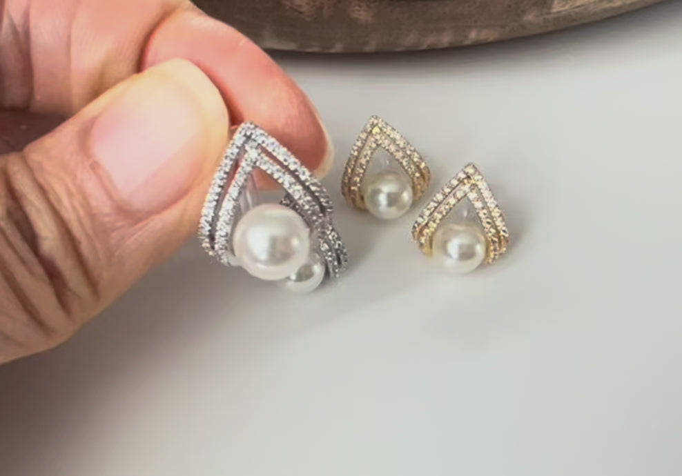 Clips d’oreilles goutte géométrique & perle