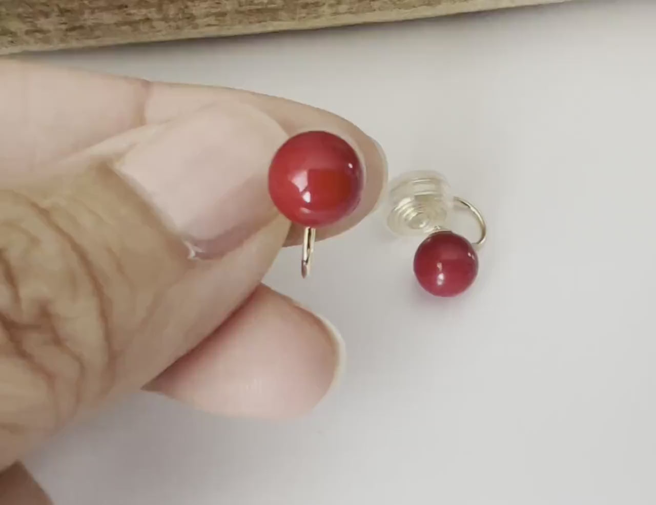 PAINLESS ! CLIPS U spiral earrings 8mm red pearl gold plated. Comfortable ear clips.